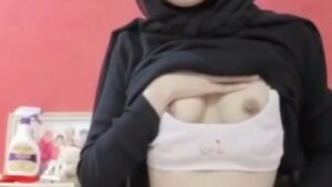 Abg Hijab Kacamata Sange Berat